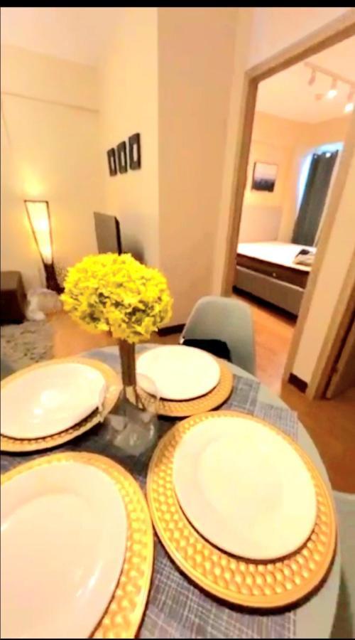 The Lancris Residences, 2 Bedrooms, 1 Bathroom, Living-Room, Kitchen & Pool Is Free Paranaque City Bagian luar foto