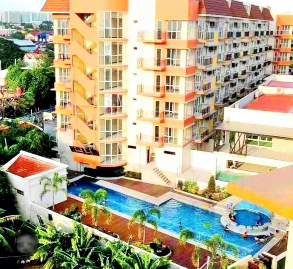 The Lancris Residences, 2 Bedrooms, 1 Bathroom, Living-Room, Kitchen & Pool Is Free Paranaque City Bagian luar foto