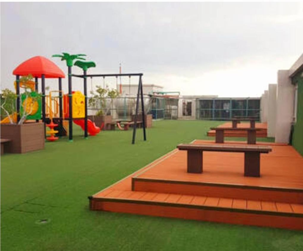 The Lancris Residences, 2 Bedrooms, 1 Bathroom, Living-Room, Kitchen & Pool Is Free Paranaque City Bagian luar foto