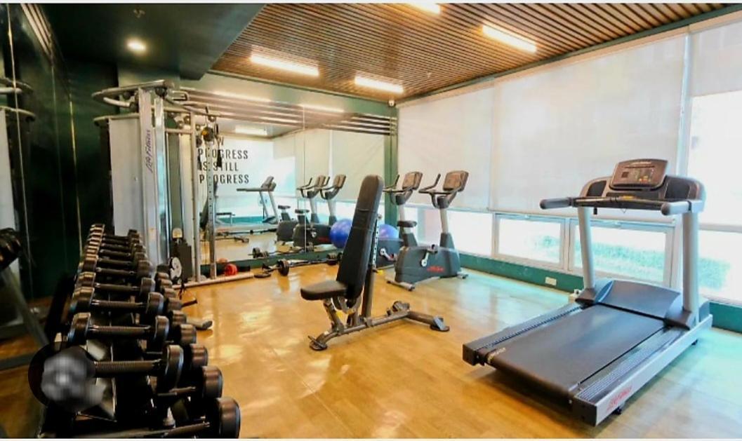 The Lancris Residences, 2 Bedrooms, 1 Bathroom, Living-Room, Kitchen & Pool Is Free Paranaque City Bagian luar foto