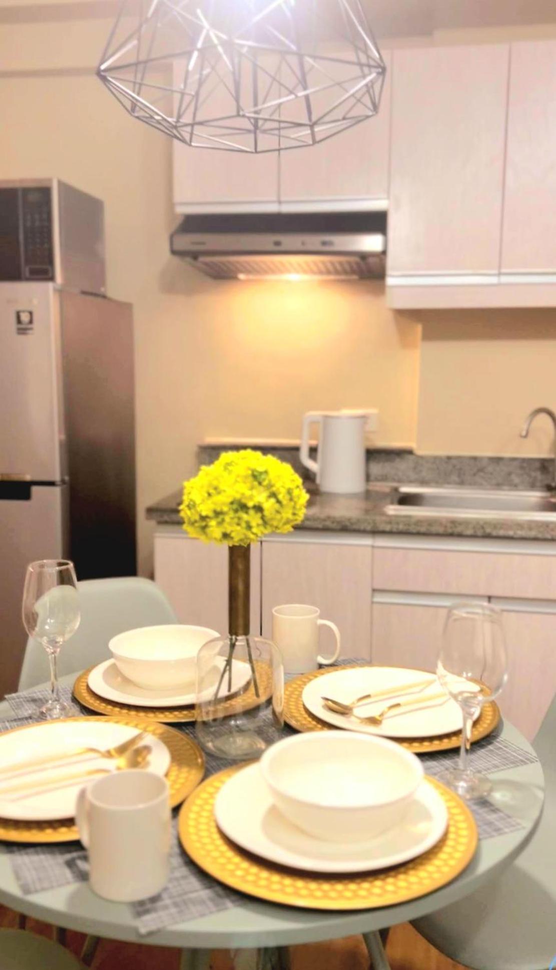 The Lancris Residences, 2 Bedrooms, 1 Bathroom, Living-Room, Kitchen & Pool Is Free Paranaque City Bagian luar foto
